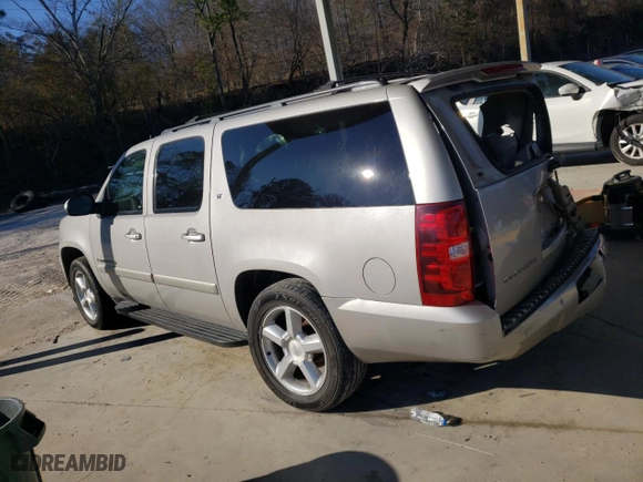 2008 Chevrolet Suburban LT w/3LT with VIN 1GNFC16J68J197700, listed as a Copart auction lot 87582755 with 185,631 mi miles and Salvage Title. Bid and sale history available at carsss.com. Image 2.