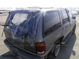 2000 Mercury Mountaineer with VIN 4M2ZU66E9YUJ34781, listed as a IAAI auction lot 21776040 with 128,003 mi miles. Bid and sale history available at carsss.com. Image 4.