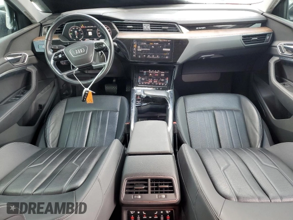 2019 Audi e-tron Premium Plus z VIN WA1LAAGE8KB024694, wystawiony jako Copart lot #54429195 z przebiegiem 46 534 mil mil oraz Szkoda całkowita • Salvage title. Historia ofert i sprzedaży dostępna na DreamBid. Obrazek 8.