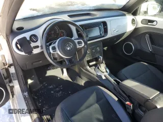 2013 Volkswagen Beetle 2.5L with VIN 3VWJP7AT9DM687870, listed as a Copart auction lot 87934875 with 91,557 mi miles and Salvage Title. Bid and sale history available at DreamBid. Image 8.