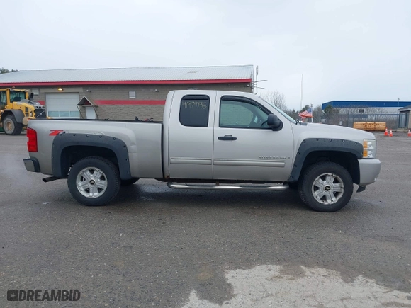 2009 Chevrolet Silverado 1500 LT with VIN 2GCEK29J691113086, listed as a IAAI auction lot 41979196 with 215,729 mi miles. Bid and sale history available at carsss.com. Image 13.