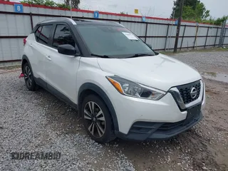2020 Nissan Kicks SV z VIN 3N1CP5CV5LL527197, wystawiony jako IAAI lot #42099579 z przebiegiem 80 482 mil mil oraz . Historia ofert i sprzedaży dostępna na DreamBid. Obrazek 1.