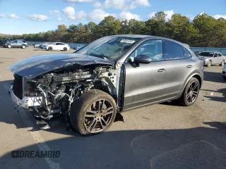 2023 Porsche Cayenne z VIN WP1BA2AYXPDA25379, wystawiony jako Copart lot #38891303 z przebiegiem Nie podano mil oraz . Historia ofert i sprzedaży dostępna na DreamBid. Obrazek 1.