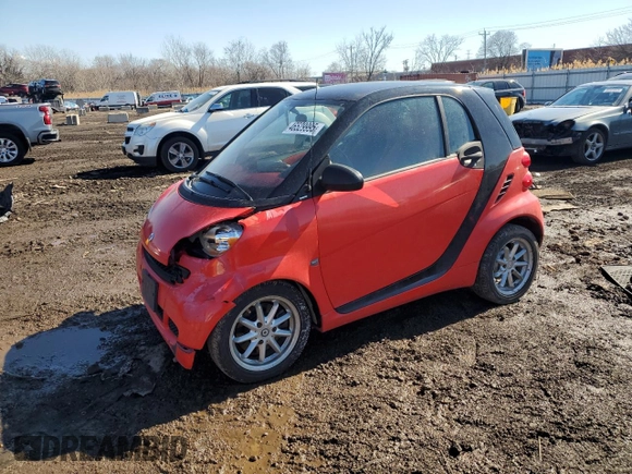 2009 Smart fortwo Pure z VIN WMEEJ31X79K274220, wystawiony jako Copart lot #46529995 z przebiegiem 76 185 mil mil oraz Szkoda całkowita • Salvage title. Historia ofert i sprzedaży dostępna na DreamBid. Obrazek 1.
