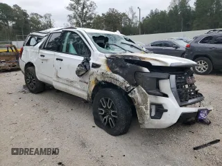 2024 GMC Yukon XL AT4 with VIN 1GKS2HKD1RR385020, listed as a Copart auction lot 82573604 with Not Provided miles and Salvage Title. Bid and sale history available at carsss.com. Image 4.