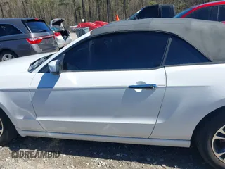 2014 Ford Mustang V6 z VIN 1ZVBP8EM5E5213273, wystawiony jako IAAI lot #41833081 z przebiegiem 123 857 mil mil oraz . Historia ofert i sprzedaży dostępna na DreamBid. Obrazek 15.