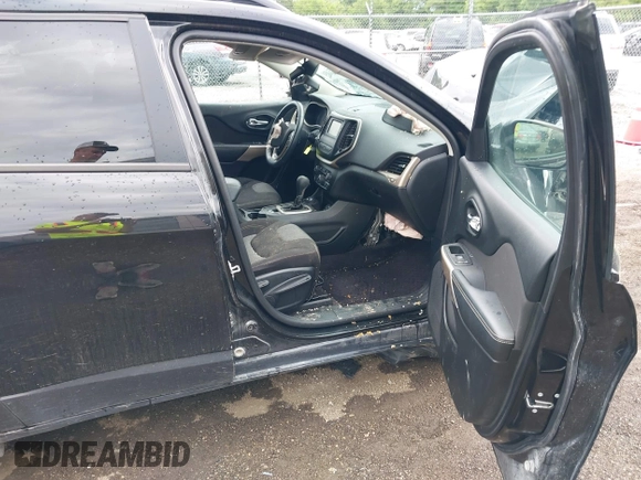 2017 Jeep Cherokee Altitude with VIN 1C4PJMAS7HW589950, listed as a IAAI auction lot 42359634 with 133,619 mi miles and . Bid and sale history available at DreamBid. Image 5.