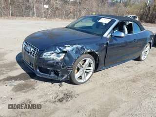 2012 Audi S5 Premium Plus z VIN WAUCGAFH4CN004360, wystawiony jako IAAI lot #41742130 z przebiegiem 106 929 mil mil oraz . Historia ofert i sprzedaży dostępna na DreamBid. Obrazek 2.