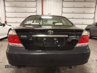 2005 Toyota Camry STD z VIN 4T1BE32K75U591725, wystawiony jako IAAI lot #42407471 z przebiegiem 180 756 mil mil oraz . Historia ofert i sprzedaży dostępna na DreamBid. Obrazek 17.