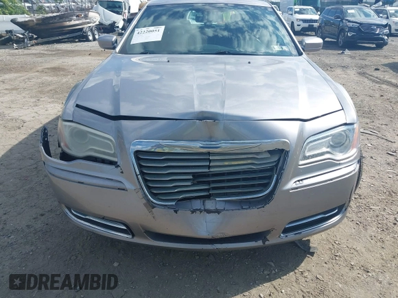 2014 Chrysler 300 z VIN 2C3CCAAG3EH380058, wystawiony jako IAAI lot #42220051 z przebiegiem 116 263 mil mil oraz . Historia ofert i sprzedaży dostępna na DreamBid. Obrazek 6.