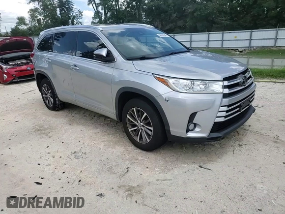 2018 Toyota Highlander SE with VIN 5TDKZRFH2JS264593, listed as a Copart auction lot 64802545 with 87,579 mi miles and Salvage title. Bid and sale history available at DreamBid. Image 15.