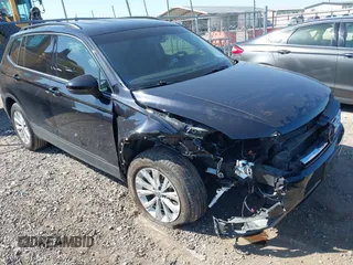 2020 Volkswagen Tiguan S z VIN 3VV1B7AX9LM121874, wystawiony jako IAAI lot #41989600 z przebiegiem 56 439 mil mil oraz . Historia ofert i sprzedaży dostępna na DreamBid. Obrazek 1.