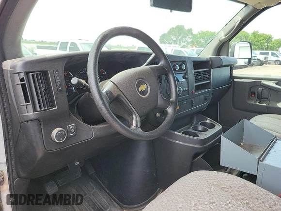 2013 Chevrolet Express Cargo z VIN 1GCSGAFX3D1136816, wystawiony jako IAAI lot #42398495 z przebiegiem 68 140 mil mil oraz . Historia ofert i sprzedaży dostępna na DreamBid. Obrazek 1.