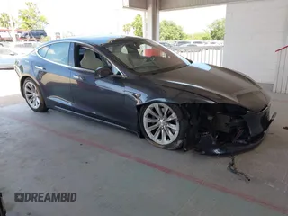 2018 Tesla Model S 75D z VIN 5YJSA1E2XJF246112, wystawiony jako IAAI lot #42124379 z przebiegiem Nie podano mil oraz . Historia ofert i sprzedaży dostępna na DreamBid. Obrazek 1.