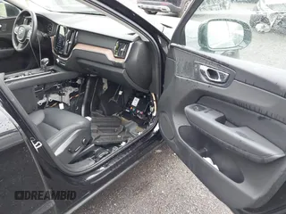 2021 Volvo XC60 Momentum с VIN YV4102RK0M1675302, выставлен на аукционе IAAI как лот 42282668 с пробегом 24 477 миль миль и . История ставок и продаж доступна на DreamBid. Изображение 5.