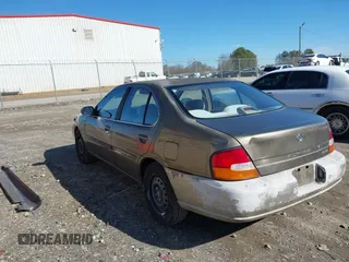 1998 Nissan Altima XE with VIN 1N4DL01D3WC239095, listed as a IAAI auction lot 41416191 with 173,071 mi miles. Bid and sale history available at carsss.com. Image 3.