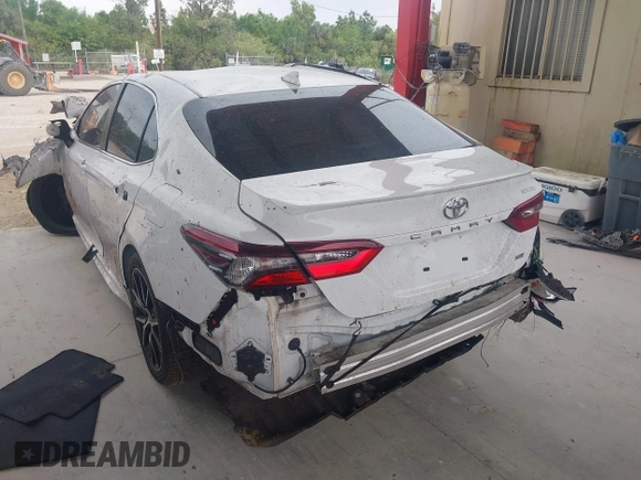 2022 Toyota Camry SE with VIN 4T1S11AK7NU667655, listed as a IAAI auction lot 41747322 with Not Provided miles. Bid and sale history available at carsss.com. Image 3.