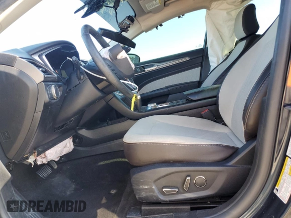 2020 Ford Fusion SE with VIN 3FA6P0HD5LR245402, listed as a Copart auction lot 55028135 with 51,332 mi miles and Salvage Title. Bid and sale history available at DreamBid. Image 7.