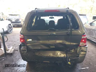 2010 Ford Escape XLT with VIN 1FMCU9D70AKD21499, listed as a IAAI auction lot 42039437 with 185,545 mi miles. Bid and sale history available at carsss.com. Image 6.
