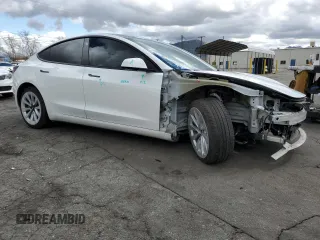2022 Tesla Model 3 Long Range z VIN 5YJ3E1EB7NF365962, wystawiony jako Copart lot #48601865 z przebiegiem 121 541 mil mil oraz Szkoda całkowita • Salvage title. Historia ofert i sprzedaży dostępna na DreamBid. Obrazek 4.