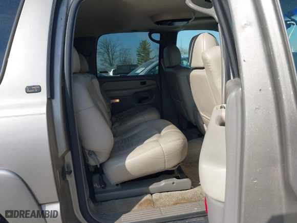 2001 Chevrolet Suburban LT with VIN 3GNFK16TX1G186467, listed as a IAAI auction lot 41787416 with 139,565 mi miles. Bid and sale history available at carsss.com. Image 8.