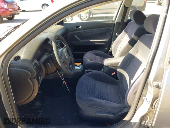 2001 Volkswagen Passat GLS z VIN WVWPD63B51P198425, wystawiony jako IAAI lot #42734511 z przebiegiem Nie podano mil oraz . Historia ofert i sprzedaży dostępna na DreamBid. Obrazek 5.