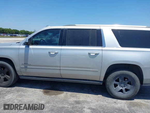 2016 GMC Yukon XL Denali with VIN 1GKS2HKJXGR423556, listed as a IAAI auction lot 42145970 with 118,436 mi miles. Bid and sale history available at carsss.com. Image 14.