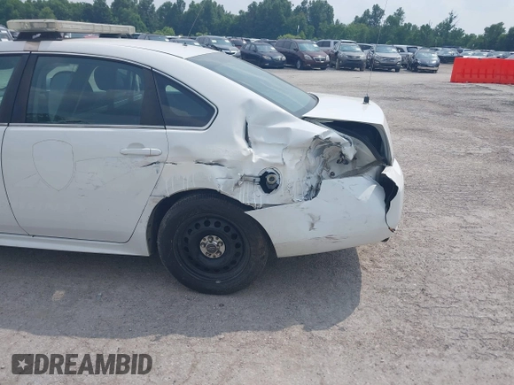 2013 Chevrolet Impala Police z VIN 2G1WD5E35D1166015, wystawiony jako IAAI lot #42171708 z przebiegiem 169 790 mil mil oraz . Historia ofert i sprzedaży dostępna na DreamBid. Obrazek 6.