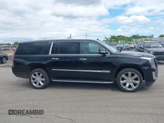 2020 Cadillac Escalade ESV Luxury z VIN 1GYS3HKJ2LR183819, wystawiony jako IAAI lot #42333418 z przebiegiem 89 864 mil mil oraz . Historia ofert i sprzedaży dostępna na DreamBid. Obrazek 13.