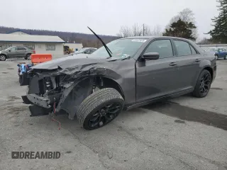 2020 Chrysler 300 S z VIN 2C3CCABG7LH128468, wystawiony jako Copart lot #44922825 z przebiegiem 33 604 mil mil oraz Szkody całkowita. Historia ofert i sprzedaży dostępna na DreamBid. Obrazek 1.