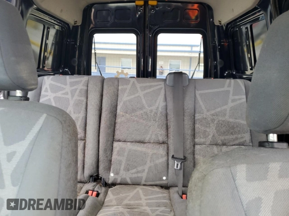 2010 Ford Transit Connect XLT z VIN NM0KS9BN4AT033533, wystawiony jako Copart lot #51711975 z przebiegiem 102 959 mil mil oraz Czysty tytuł • Clean title. Historia ofert i sprzedaży dostępna na DreamBid. Obrazek 10.