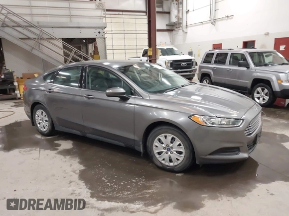 2013 Ford Fusion S with VIN 3FA6P0G7XDR215423, listed as a IAAI auction lot 42019599 with 134,433 mi miles. Bid and sale history available at carsss.com. Image 1.