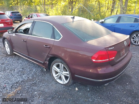 2013 Volkswagen Passat TDI SEL Premium with VIN 1VWCN7A33DC031549, listed as a IAAI auction lot 40313029 with 104,184 mi miles. Bid and sale history available at carsss.com. Image 3.