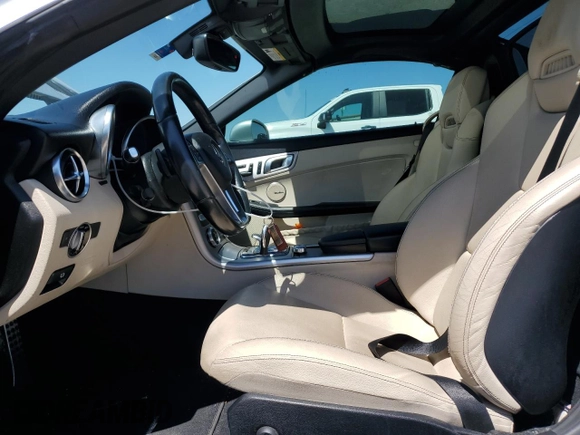 2016 Mercedes-Benz SLK 300 с VIN WDDPK3JAXGF116126, выставлен на аукционе Copart как лот 52287515 с пробегом 79 573 миль миль и Списание • Salvage title. История ставок и продаж доступна на DreamBid. Изображение 7.