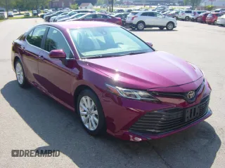 2018 Toyota Camry LE z VIN 4T1B11HK3JU514108, wystawiony jako Copart lot #60123935 z przebiegiem 55 500 mil mil oraz Czysty tytuł • Clean title. Historia ofert i sprzedaży dostępna na DreamBid. Obrazek 1.