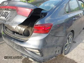 2021 Kia Forte LXS z VIN 3KPF24AD8ME263248, wystawiony jako IAAI lot #42110442 z przebiegiem 76 323 mil mil oraz . Historia ofert i sprzedaży dostępna na DreamBid. Obrazek 6.