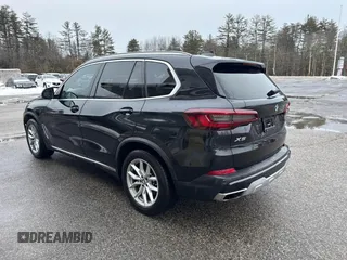 2021 BMW X5 sDrive40i z VIN 5UXCR4C04M9G59370, wystawiony jako IAAI lot #41592538 z przebiegiem 132 083 mil mil oraz . Historia ofert i sprzedaży dostępna na DreamBid. Obrazek 3.