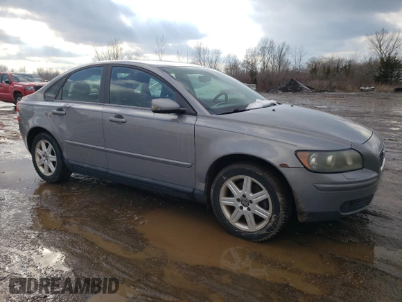2005 Volvo S40 with VIN YV1MS682X52051693, listed as a Copart auction lot 43822795 with 215,406 mi miles and Salvage Title. Bid and sale history available at carsss.com. Image 4.