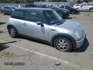 2005 MINI Hardtop z VIN WMWRC33405TJ64270, wystawiony jako Copart lot #52730515 z przebiegiem 99 702 mil mil oraz Szkoda całkowita • Salvage title. Historia ofert i sprzedaży dostępna na DreamBid. Obrazek 4.