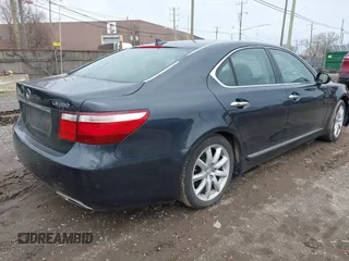 2007 Lexus LS 460 with VIN JTHBL46F975032735, listed as a IAAI auction lot 41952569 with 177,038 mi miles. Bid and sale history available at carsss.com. Image 4.