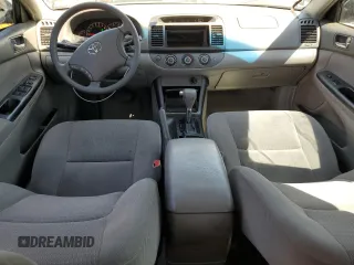 2005 Toyota Camry STD z VIN 4T1BE32K45U043696, wystawiony jako Copart lot #55087185 z przebiegiem 212 439 mil mil oraz Szkoda całkowita • Salvage title. Historia ofert i sprzedaży dostępna na DreamBid. Obrazek 8.