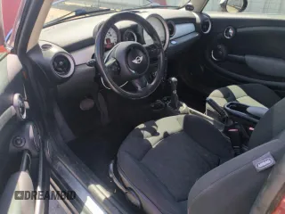 2011 MINI Hardtop z VIN WMWSU3C58BT252888, wystawiony jako Copart lot #55334725 z przebiegiem 59 701 mil mil oraz Szkody całkowita. Historia ofert i sprzedaży dostępna na DreamBid. Obrazek 8.