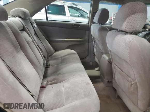 2004 Toyota Camry LE z VIN 4T1BE32K94U820825, wystawiony jako Copart lot #60972565 z przebiegiem 198 899 mil mil oraz Czysty tytuł • Clean title. Historia ofert i sprzedaży dostępna na DreamBid. Obrazek 10.