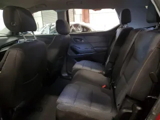 2019 Chevrolet Traverse LT Cloth with VIN 1GNERGKW1KJ141217, listed as a Copart auction lot 43517315 with 100,935 mi miles and Clean Title. Bid and sale history available at carsss.com. Image 11.