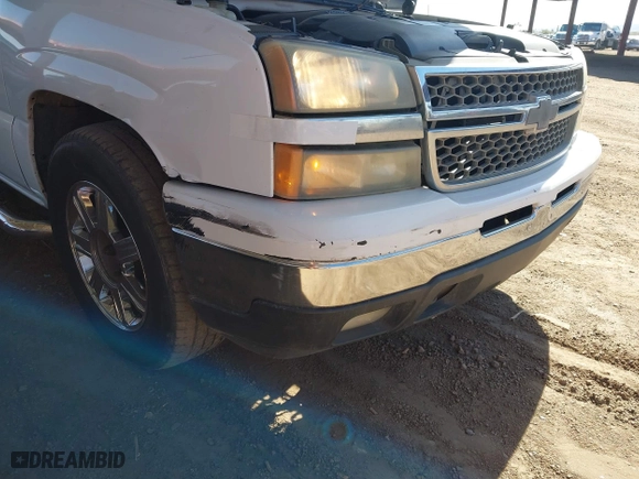 2006 Chevrolet Silverado 1500 LT1 with VIN 2GCEC19Z861343690, listed as a IAAI auction lot 41900168 with 198,206 mi miles. Bid and sale history available at carsss.com. Image 6.