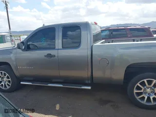 2007 Chevrolet Silverado 1500 Work Truck with VIN 2GCEC19C871592827, listed as a IAAI auction lot 41960690 with 193,154 mi miles. Bid and sale history available at carsss.com. Image 14.