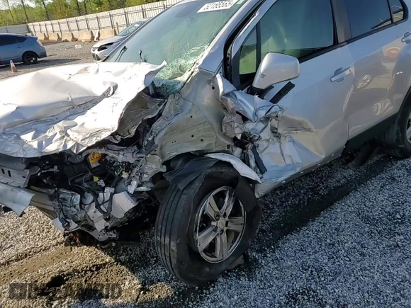 2020 Chevrolet Trax LS z VIN KL7CJKSB1LB312743, wystawiony jako Copart lot #52165565 z przebiegiem Nie podano mil oraz Szkoda całkowita • Salvage title. Historia ofert i sprzedaży dostępna na DreamBid. Obrazek 11.