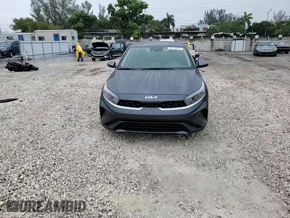 2024 Kia Forte LXS with VIN 3KPF24ADXRE789386, listed as a Copart auction lot 42318845 with 28,600 mi miles and Salvage Title. Bid and sale history available at carsss.com. Image 14.