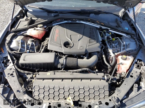 2018 Alfa Romeo Giulia Ti Sport z VIN ZARFAECN7J7576954, wystawiony jako Copart lot #57152095 z przebiegiem 80 235 mil mil oraz Szkoda całkowita • Salvage title. Historia ofert i sprzedaży dostępna na DreamBid. Obrazek 11.