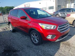 2017 Ford Escape SE z VIN 1FMCU0GD9HUF01849, wystawiony jako IAAI lot #42410230 z przebiegiem 177 423 mil mil oraz . Historia ofert i sprzedaży dostępna na DreamBid. Obrazek 1.